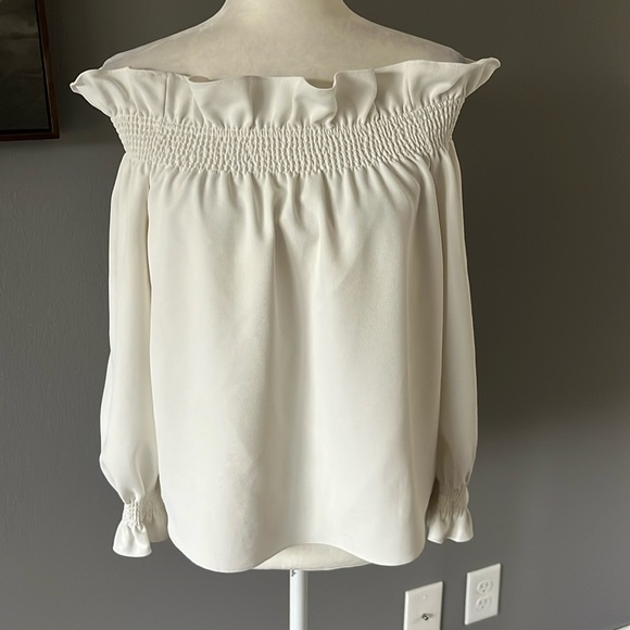 Tuckernuck Avon Lane White Off the Shoulder Marguerite Blouse - Picture 3 of 12